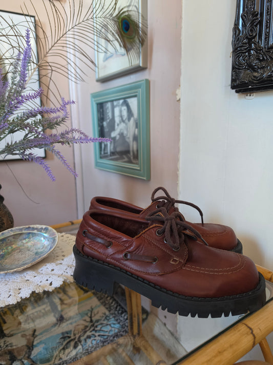 Vintage 1990s Leather Brown Chunky Moccasin Boat Flatforms - Size 6