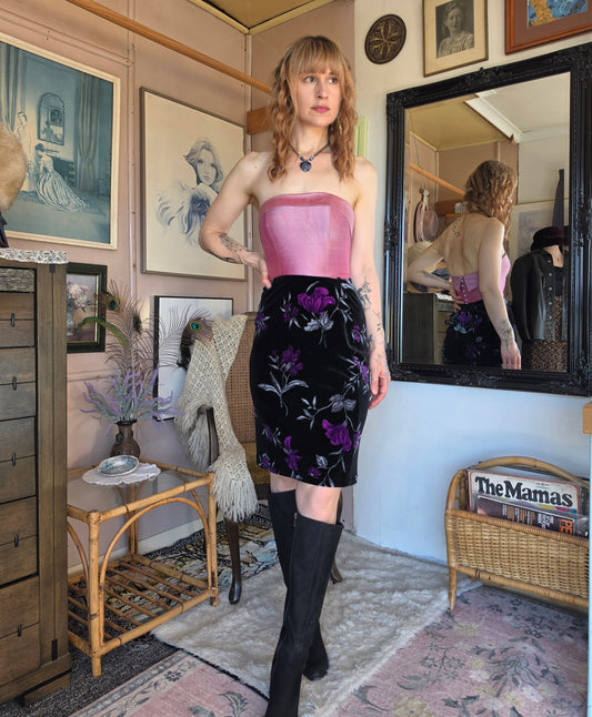 Vintage 1990s Bisou-Bisou Ebony and Plum Floral Velvet Skirt - size 6-10