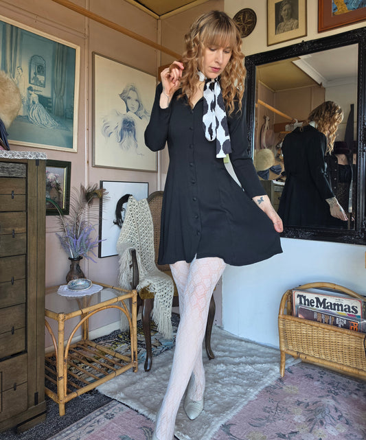 Vintage 1980s Gloria Vanderbilt Ebony Scalloped Collar Mini Dress - size 8