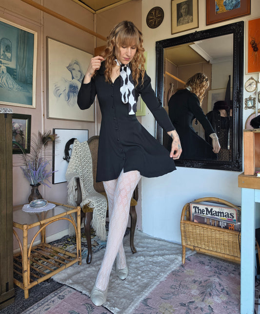 Vintage 1980s Gloria Vanderbilt Ebony Scalloped Collar Mini Dress - size 8