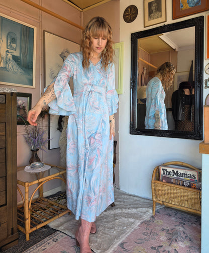 Vintage 1970s Whimsical Feather Print Bell Sleeve Midi Dress - size 8-12
