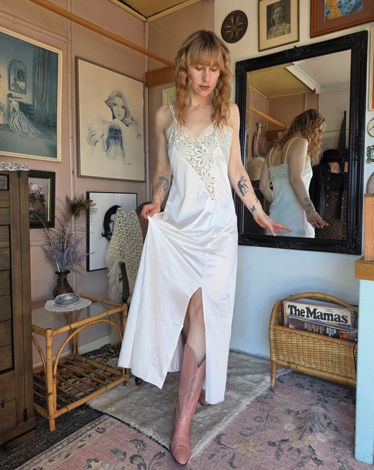 Vintage circa 1980s Dreamy Cream Lace Nightie - size 10-12