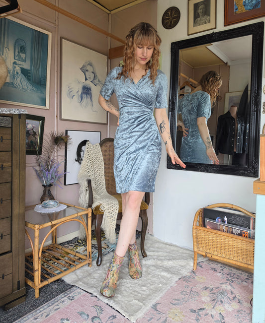 Vintage 1980s Seafoam Green Crushed Velvet Knee Length Wrap Dress - size 6-8