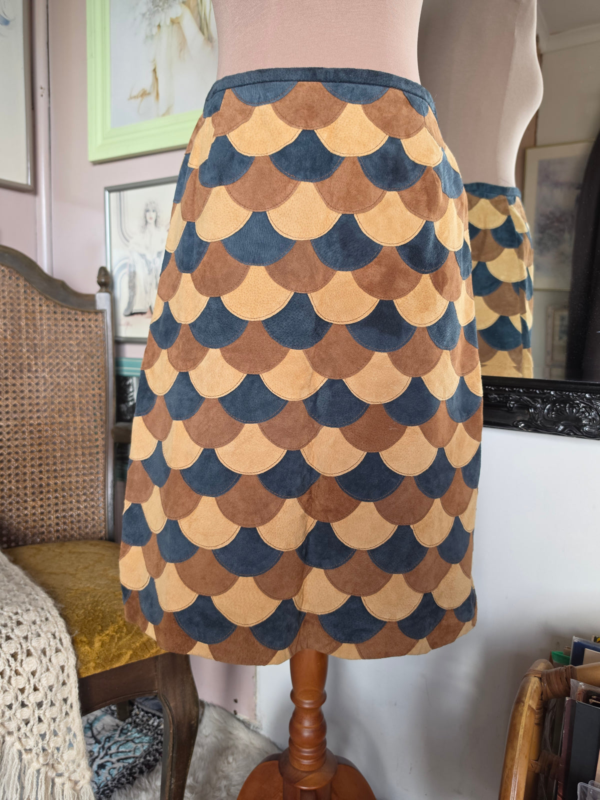 Vintage 1990s Terry Lewis Classic Luxuries Scalloped Leather Suede Midi Skirt - size 6-8