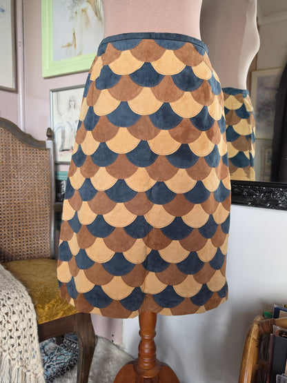 Vintage 1990s Terry Lewis Classic Luxuries Scalloped Leather Suede Midi Skirt - size 6-8