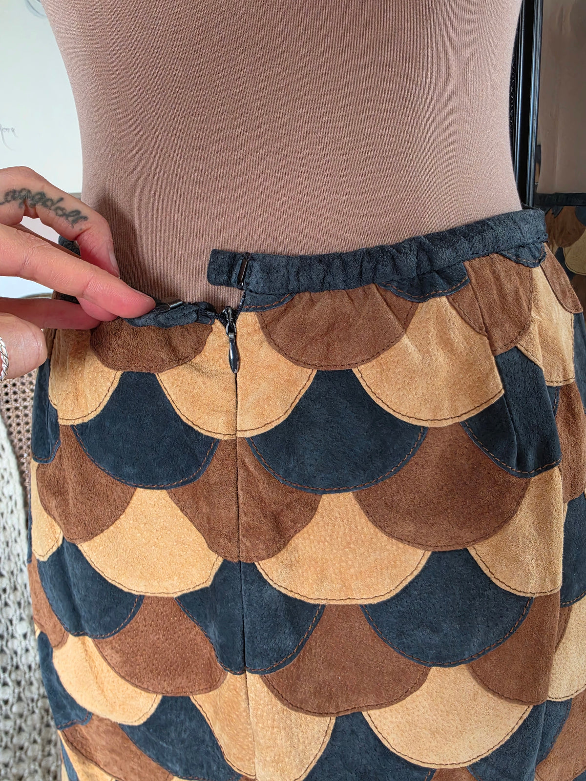 Vintage 1990s Terry Lewis Classic Luxuries Scalloped Leather Suede Midi Skirt - size 6-8