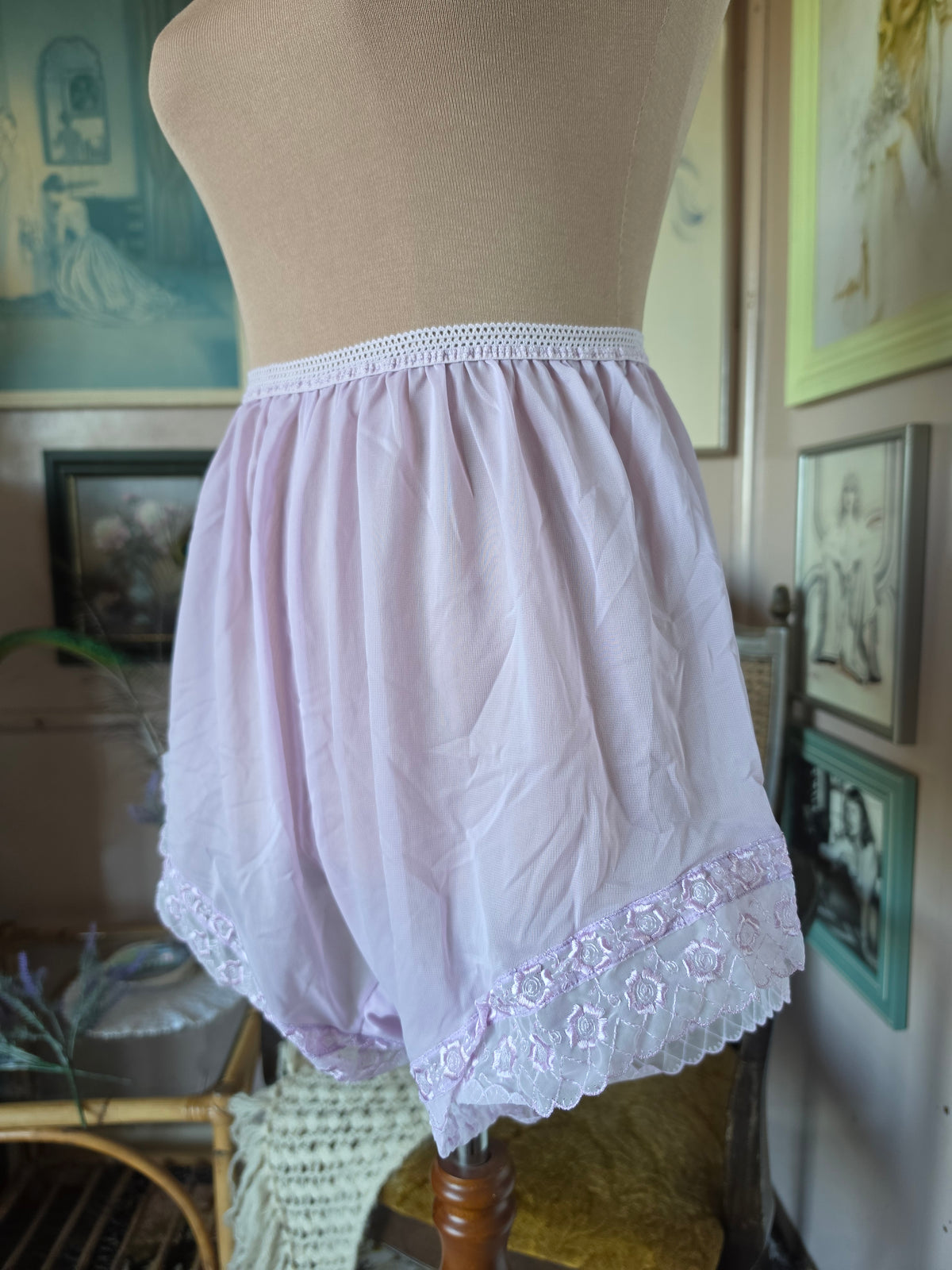 Vintage 1960s Dawn Garments Dreamy Lilac Lingerie Set - size 6-8