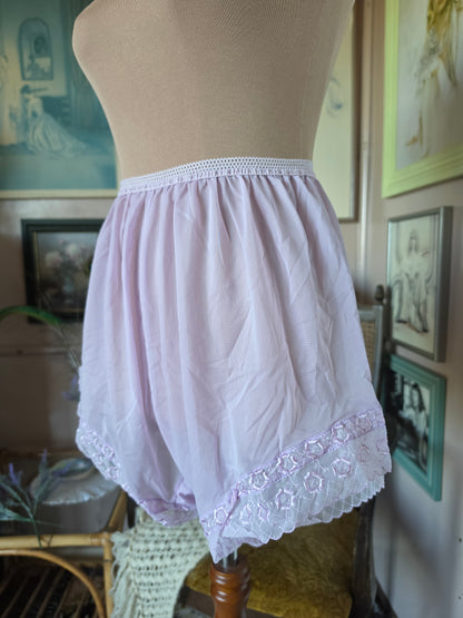 Vintage 1960s Dawn Garments Dreamy Lilac Lingerie Set - size 6-8