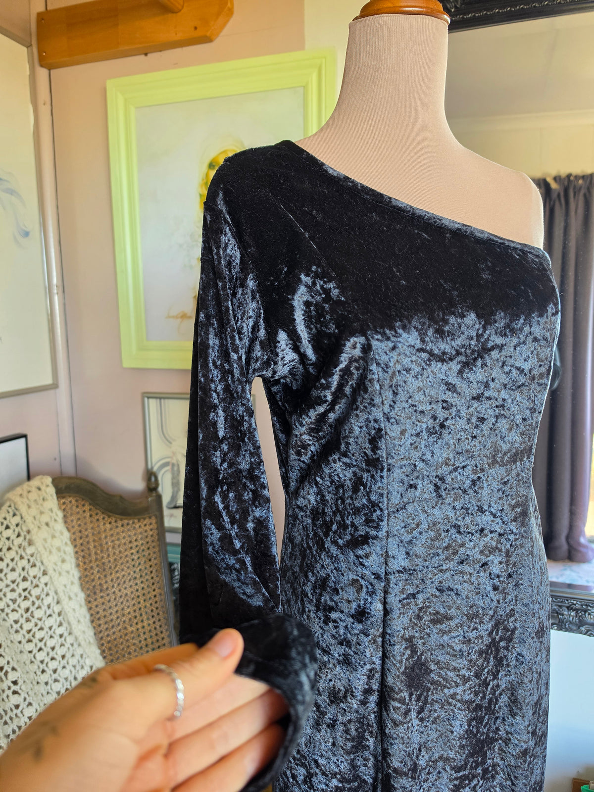 Vintage 1980s Ebony Crushed Velvet One-Shoulder Evening Dress - size 8-10