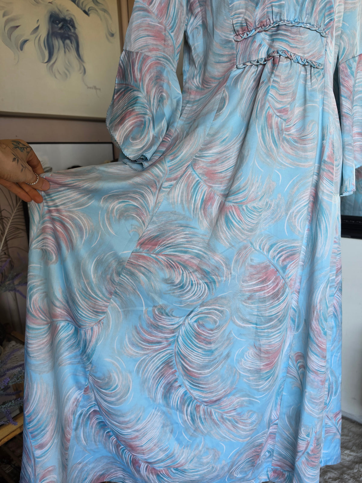 Vintage 1970s Whimsical Feather Print Bell Sleeve Midi Dress - size 8-12
