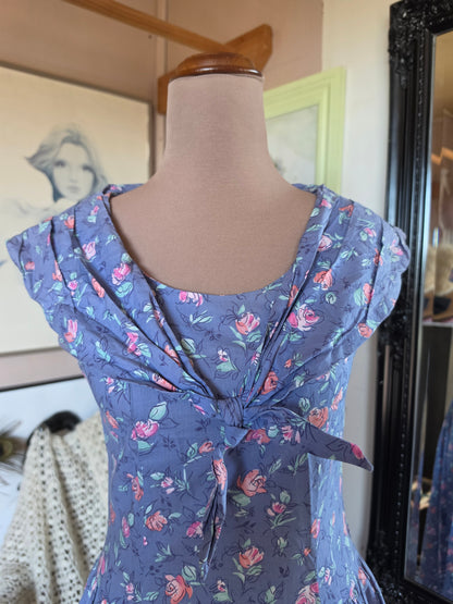 Vintage circa 1980s Laura Ashley Dusky Blue and Blush Pink Rose Sleeveless Midi Dress - size 6-8