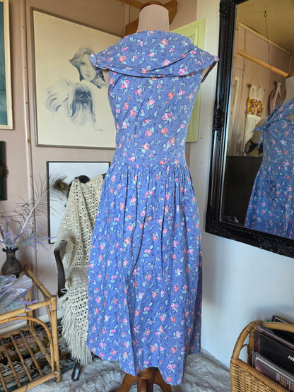 Vintage circa 1980s Laura Ashley Dusky Blue and Blush Pink Rose Sleeveless Midi Dress - size 6-8