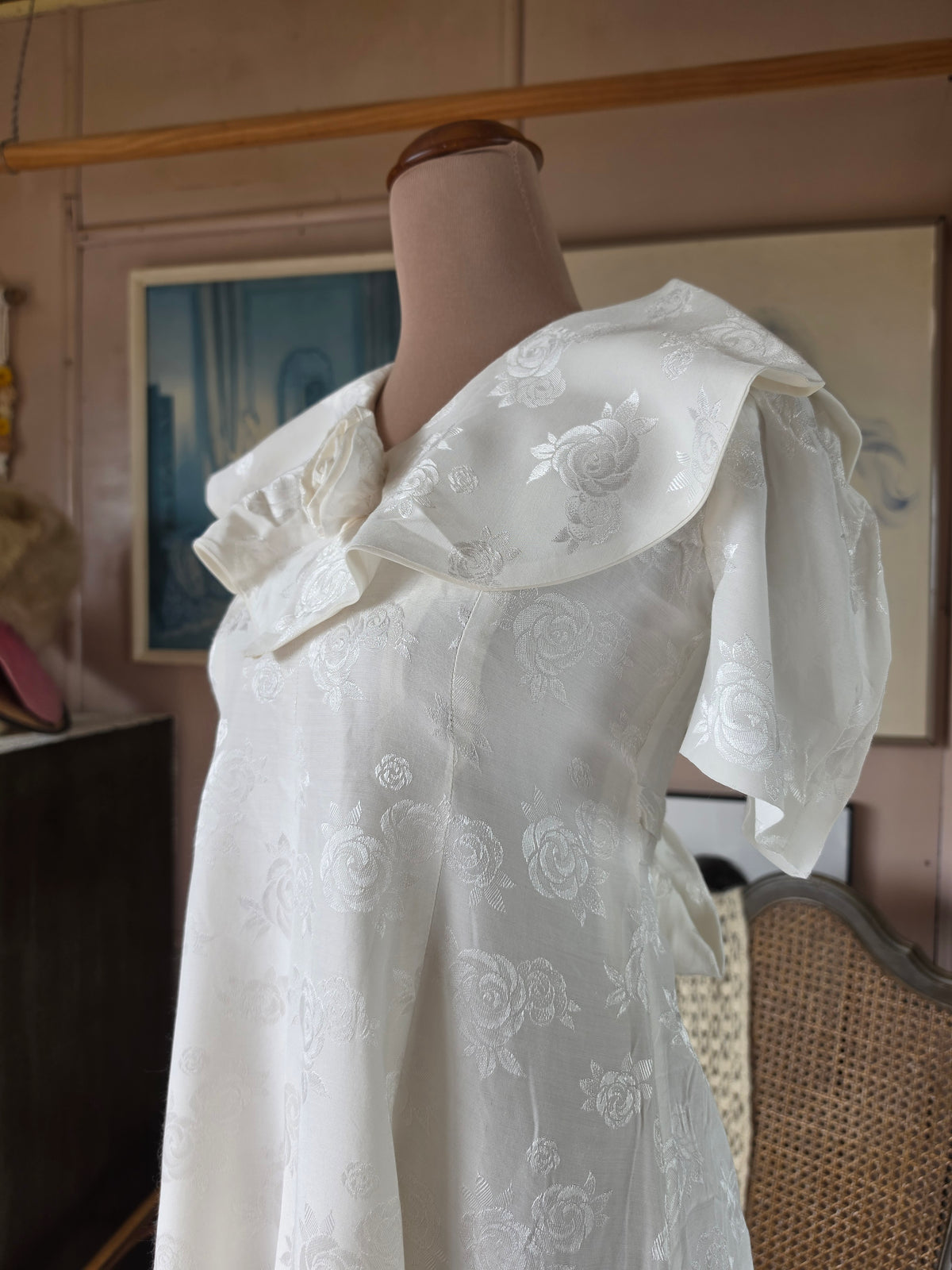 Vintage circa 1980s Silky Cream Rose Statement Collar Dress - size 4-6