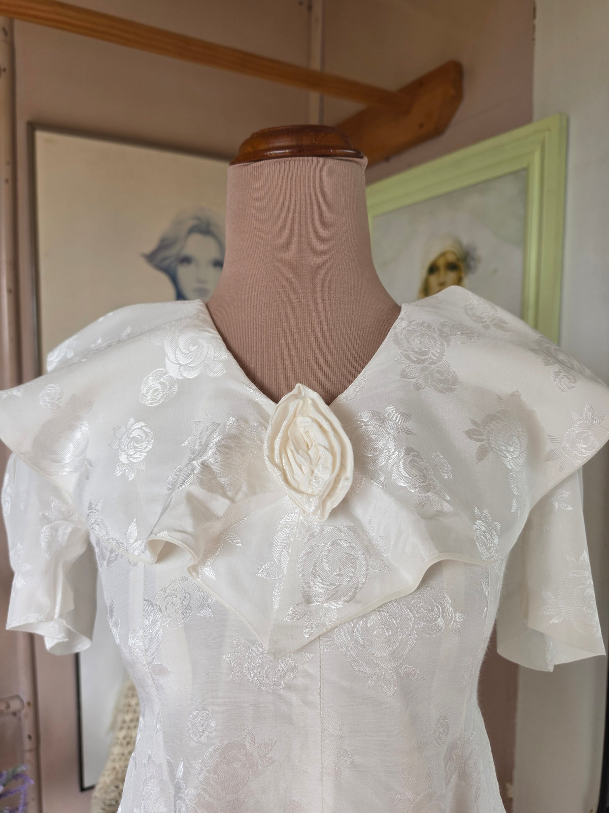 Vintage circa 1980s Silky Cream Rose Statement Collar Dress - size 4-6