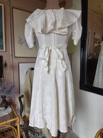 Vintage circa 1980s Silky Cream Rose Statement Collar Dress - size 4-6