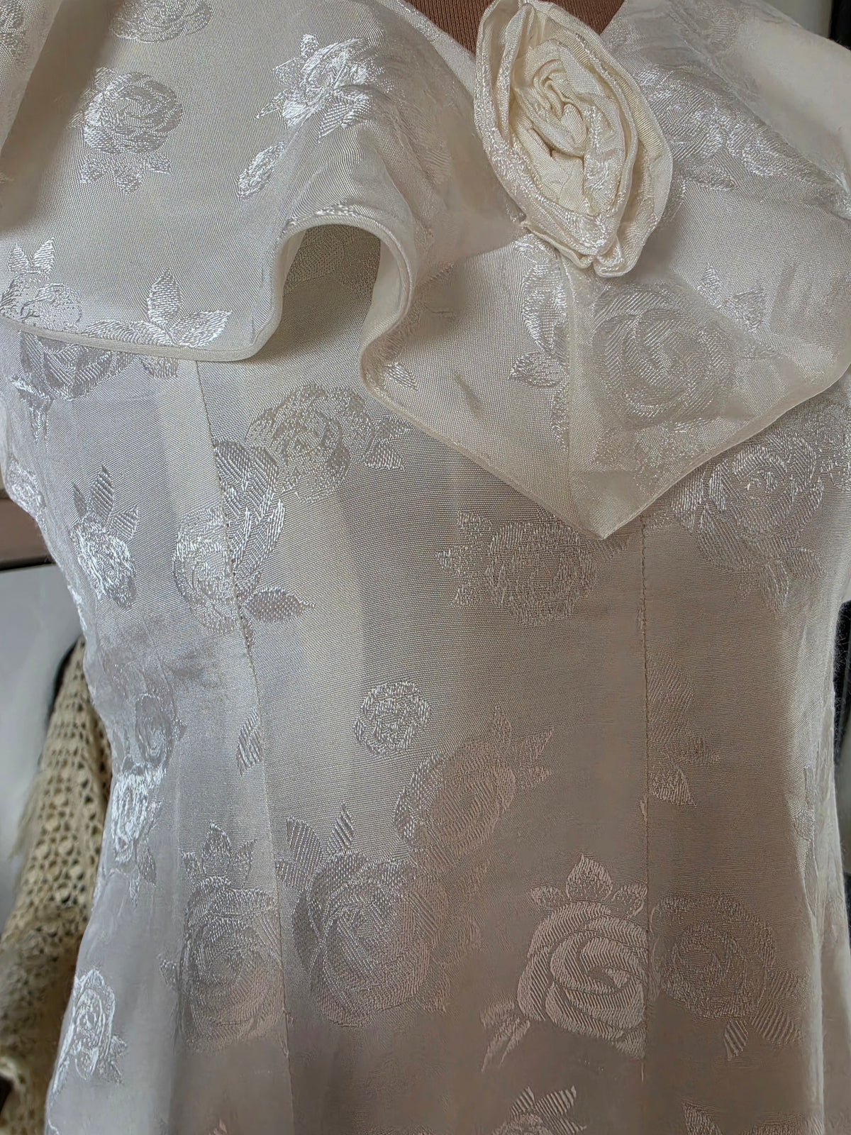 Vintage circa 1980s Silky Cream Rose Statement Collar Dress - size 4-6