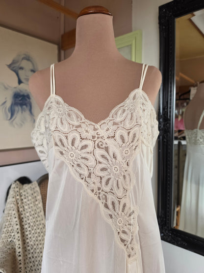 Vintage circa 1980s Dreamy Cream Lace Nightie - size 10-12
