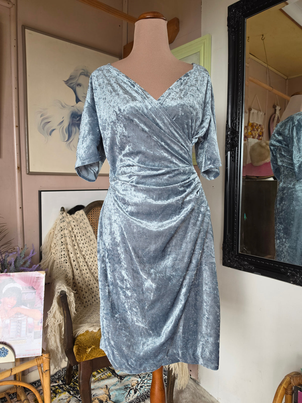 Vintage 1980s Seafoam Green Crushed Velvet Knee Length Wrap Dress - size 6-8