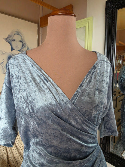 Vintage 1980s Seafoam Green Crushed Velvet Knee Length Wrap Dress - size 6-8
