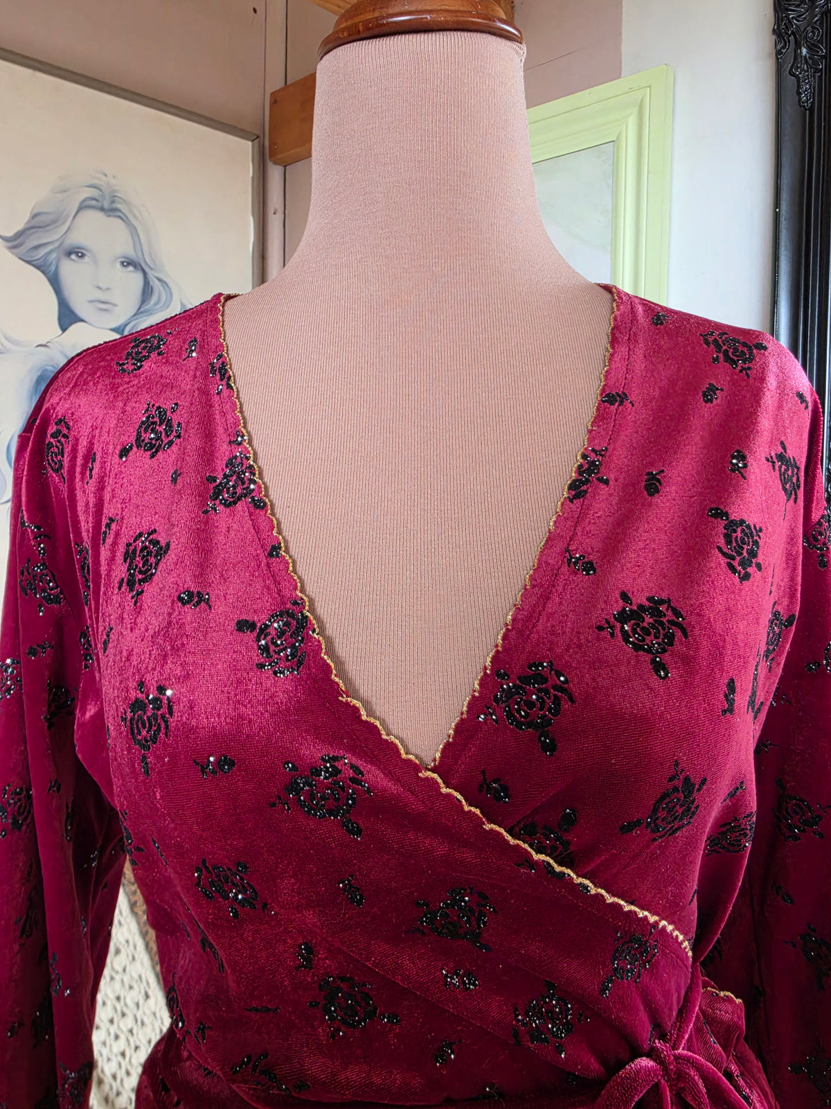 Vintage 1990s Calabaza Rose Shimmer Long Sleeve  Wrap Top - size 8
