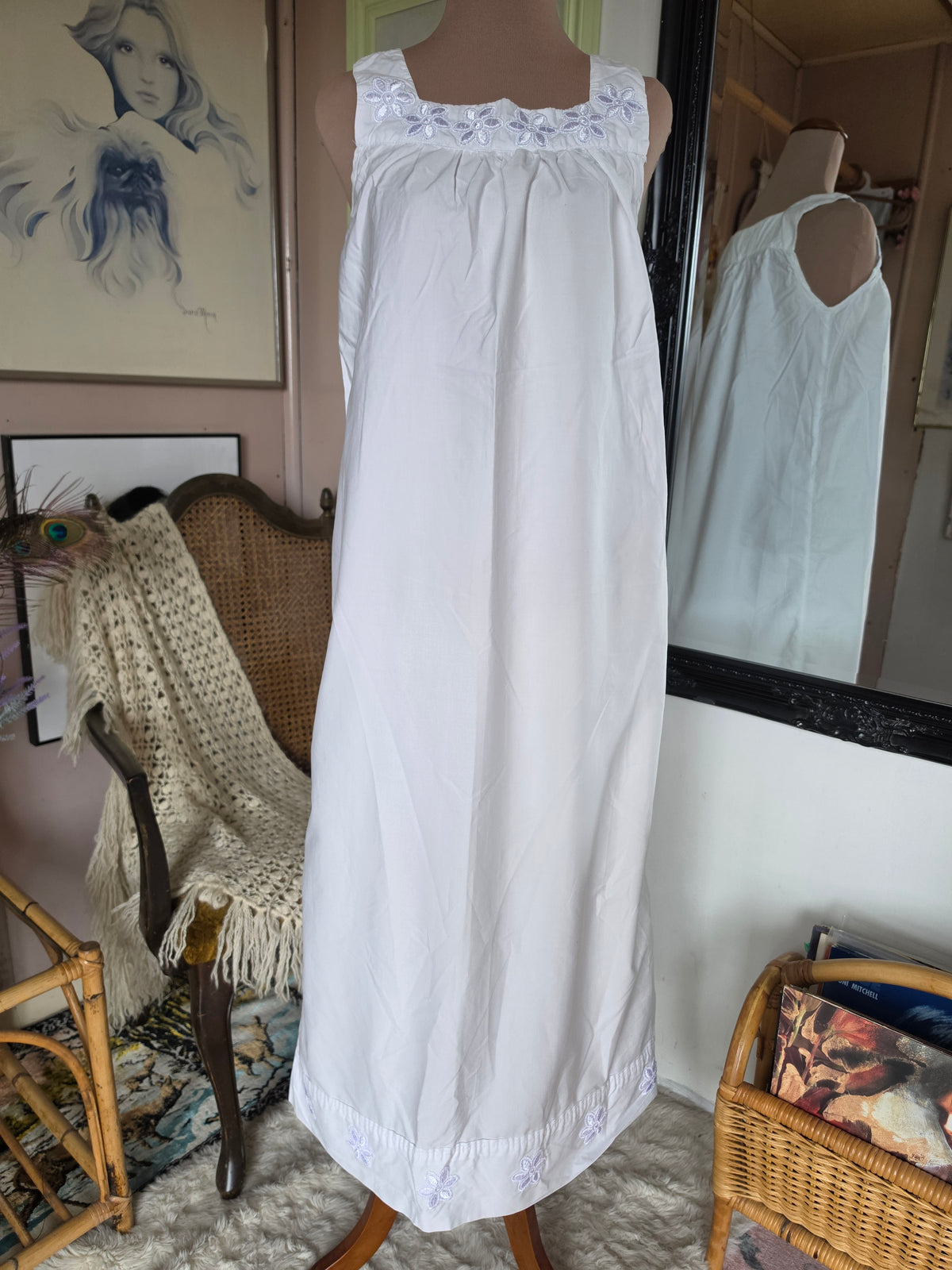 Vintage circa 1970s Snow White Maxi Night Gown with Embroidered Daisies - size 10-12
