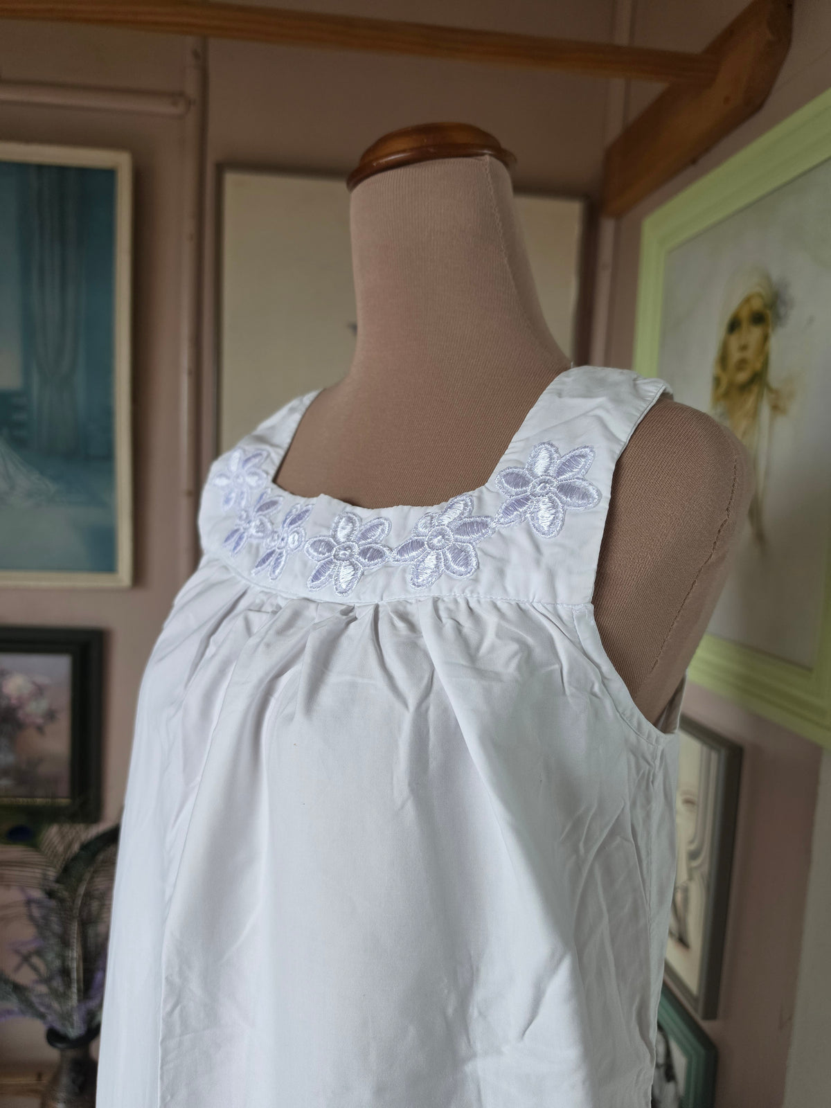 Vintage circa 1970s Snow White Maxi Night Gown with Embroidered Daisies - size 10-12