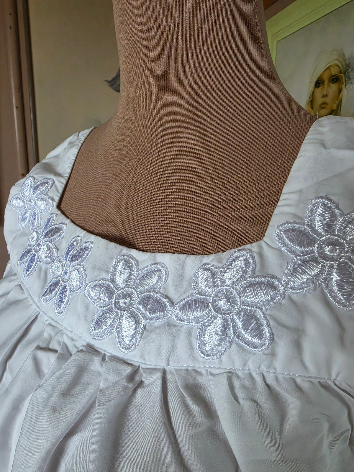 Vintage circa 1970s Snow White Maxi Night Gown with Embroidered Daisies - size 10-12