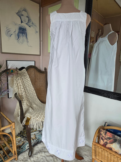 Vintage circa 1970s Snow White Maxi Night Gown with Embroidered Daisies - size 10-12