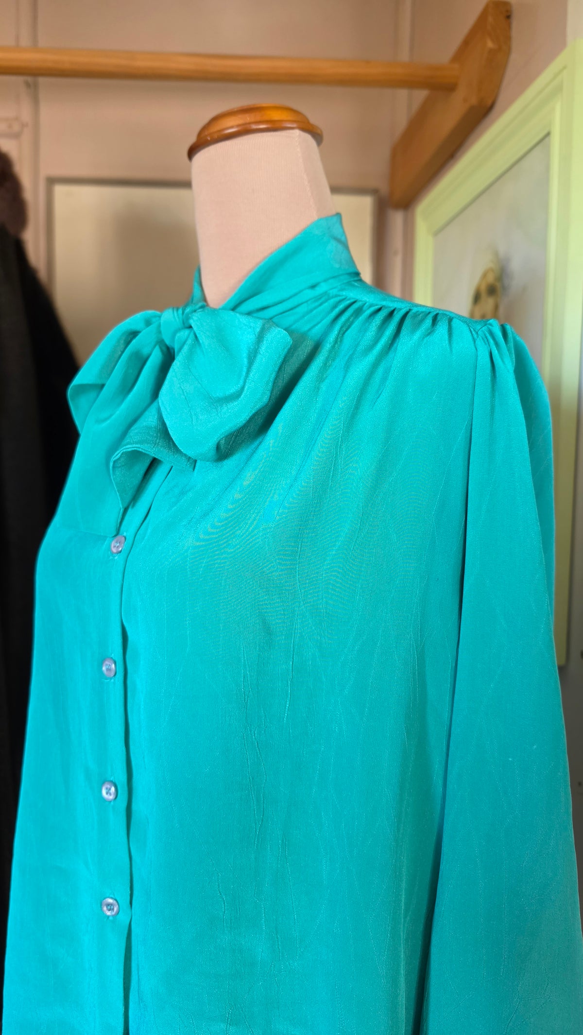 Vintage circa 1980s Frankie Emerald Jewel Pussybow Blouse - size 8-10