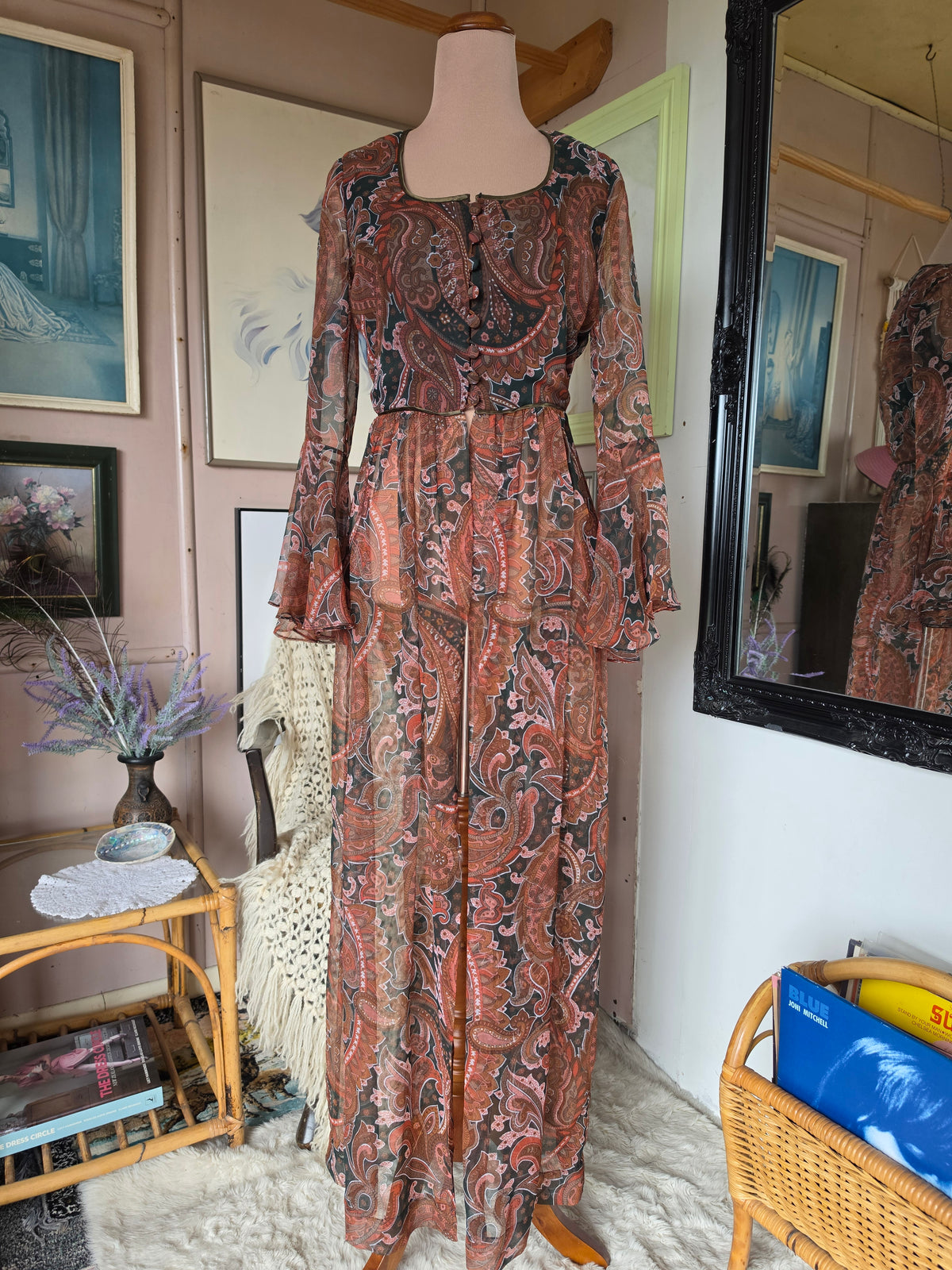 Vintage 1970s Pat Rogers Paisley Print Duster Dress with Trumpet Flare Sleeves - size 6-8
