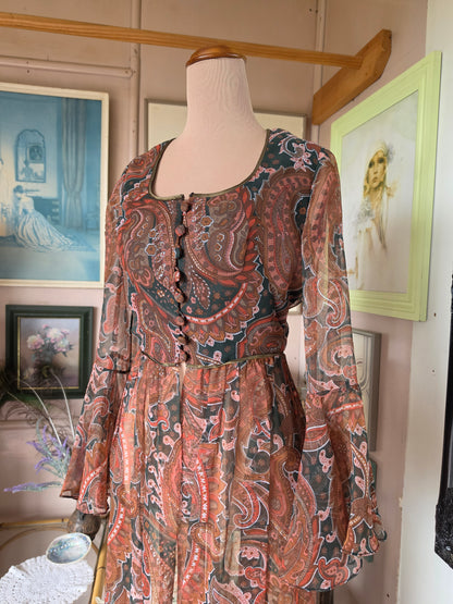 Vintage 1970s Pat Rogers Paisley Print Duster Dress with Trumpet Flare Sleeves - size 6-8