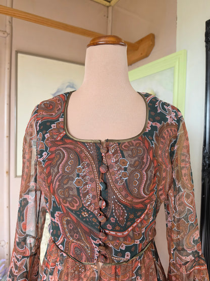 Vintage 1970s Pat Rogers Paisley Print Duster Dress with Trumpet Flare Sleeves - size 6-8