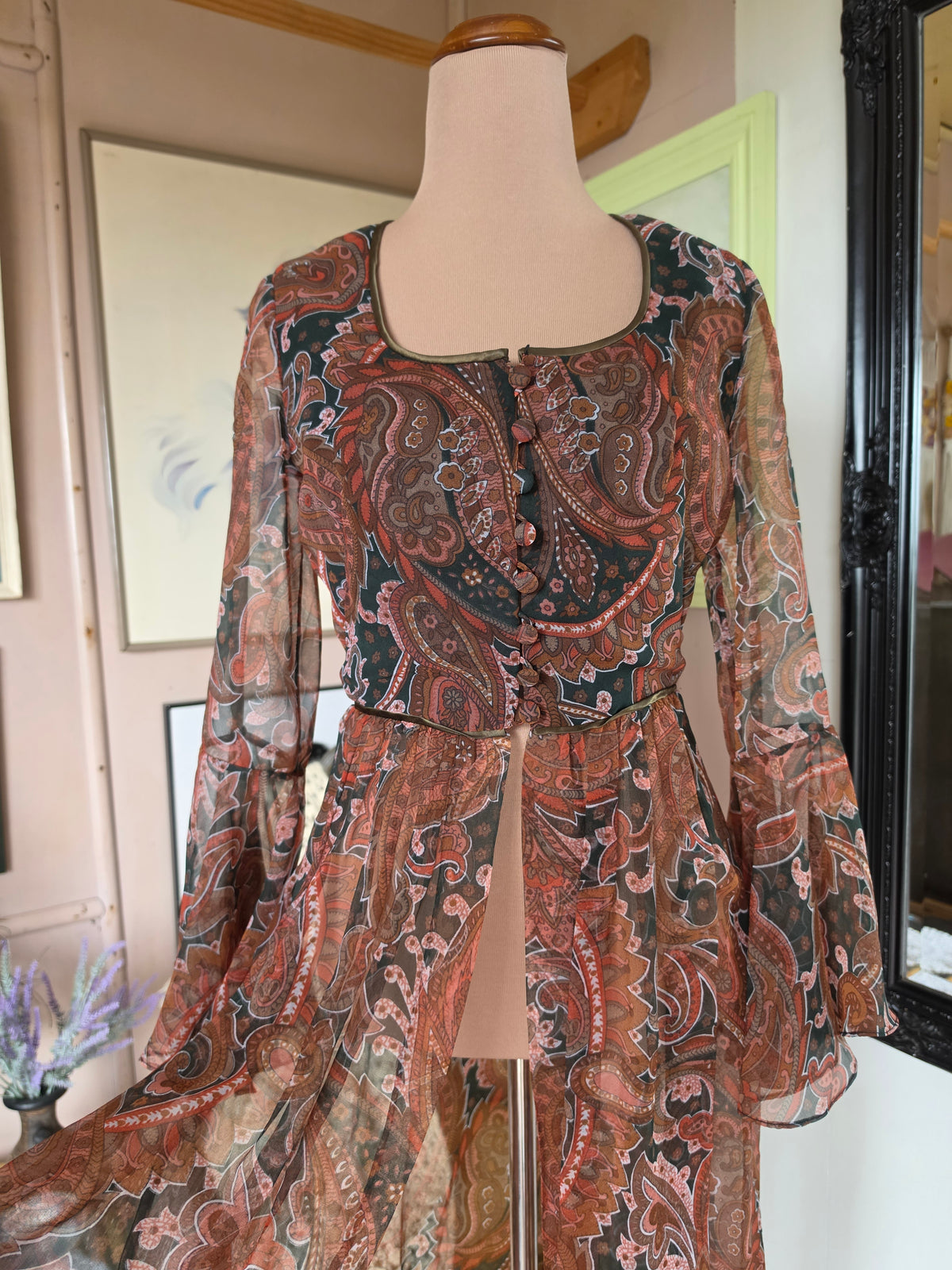 Vintage 1970s Pat Rogers Paisley Print Duster Dress with Trumpet Flare Sleeves - size 6-8