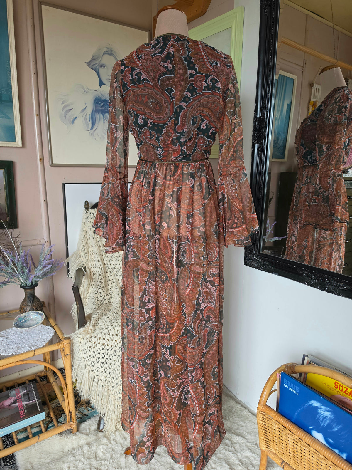 Vintage 1970s Pat Rogers Paisley Print Duster Dress with Trumpet Flare Sleeves - size 6-8