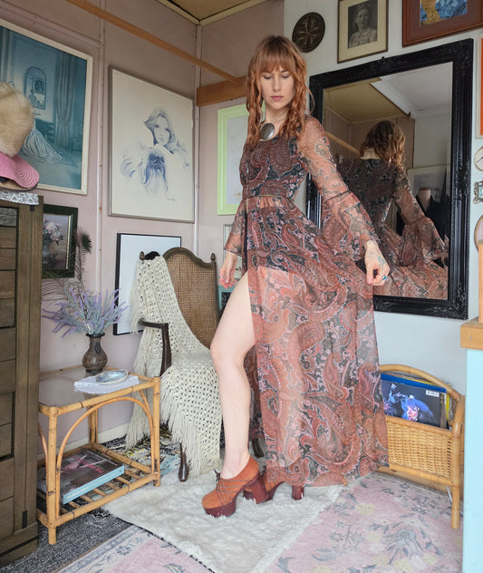 Vintage 1970s Pat Rogers Paisley Print Duster Dress with Trumpet Flare Sleeves - size 6-8