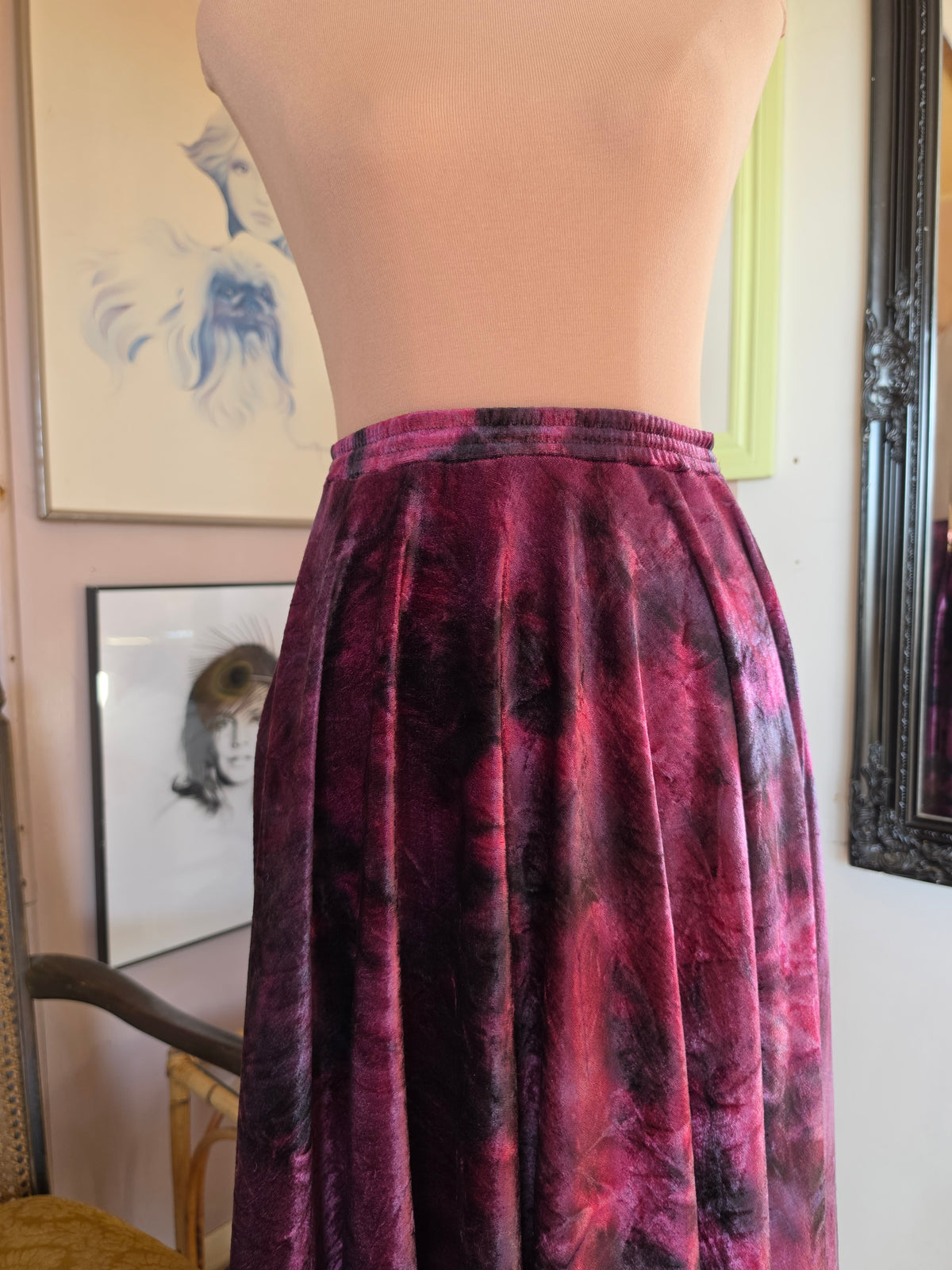 Vintage 1990s M-Designs 'Stevie Nicks' Inspired Gothic Witchy Velvet Skirt - size 8-10