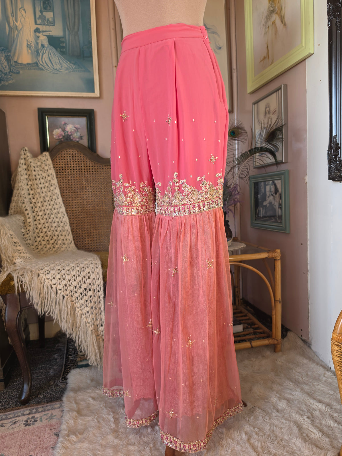 Vintage 1960s Jeannie's Dreamy Genie Beaded Pink Peach Trousers - size 6-8